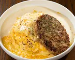炙りチーズクリームオムライス＆特製ハンバーグ（とろとろオムライスのオムタマ亭）