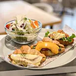 ミニクロワッサンの3種盛り（AMPLEUR CAFE）