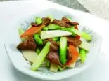 牛肉とアスバラ炒め（客来香）