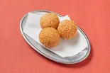 ごま団子(3個)（焼小籠包ドラゴン森下店）