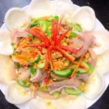 豚耳サラダ ( nộm tai heo )（SHINSEKAIYAKINIKU）