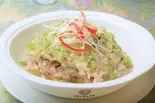 鶏肉の香草ゆで葱ソース (白切鶏)（中国大明火鍋城）