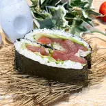 おにぎらず「マグロポキ」（ご馳走おにぎり“雲海” 鶴橋店）