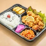 鶏の唐揚げ弁当（たこ焼き風林火山）