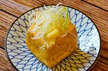 お豆腐を店で揚げた”厚揚げ”（まめたい商店 野方店）
