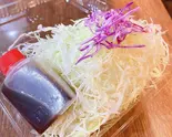 シャキシャキキャベツと自家製ドレッシング Cabbage with original dressing（白金とんかつ王龍）