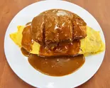 ミンチカツカレーオムライス（カレー夢）