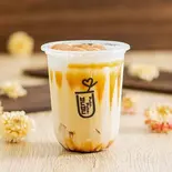 黒蜜タピオカドリンク 紅茶ミルク（プトゥプトゥ putuputu 韓国デザート タピオカ）