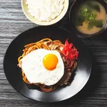 武蔵流 豚ソース焼きそば(麺並)【目玉焼き付】定食(ご飯普通+みそ汁)≪3391≫（鉄板焼きそば 武蔵 京橋店）