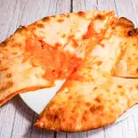 明太チーズナン Seasoned Cod Roe Cheese Naan(マナカマナ インドネパールレストラン)