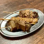煮込み串3種盛り【牛スジ、豚タン、鶏モモ】（静岡おでんと浜松餃子 Feathrs）