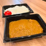 メガ盛り★カレーライス(中辛)（カラオケ歌居屋）