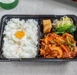 ピリ辛豚肉炒弁当（にこにく＆韓国チキン）
