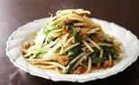 ひき肉入りにらもやし炒め（三国の宴）
