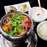 【販売人気No.1】・四川麻辣鶏爆鍋定食(小尾羊 薬膳しゃぶしゃぶ 巣鴨店)
