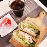 低糖質サンドセット(ドリンク・チーズケーキ付)(低糖質スイーツ&フード カフェ エニシダ)
