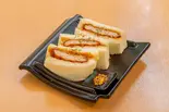 茶美豚カツサンド（萠茶 KIZASHI）
