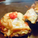 トマトとチーズのお好み焼き(お好み焼き鉄板焼きPUBU)