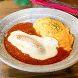 チーズソーセージデミオムライス(オムライス専門店リトルヤミー)