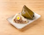 豚ひき肉入り蒸し米粉もち ( 1個) / Bánh Giò( 1 Cái )（PHUONG MART 桃谷）