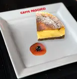 チーズケーキ ダークチェリーソース添え Cheesecake With Dark Cherry Sauce（カフェ パスクッチ 麹町店 Caffe Pascucci Kojimachi）