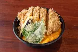 メンチカツ玉丼（とんかつ わか葉 2号店）