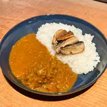 【ご飯大盛】燻製イワシ＆牛テールのカレー（【牛テールカレー専門店】くさのね劇場）