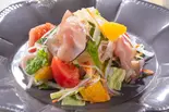 炙り生ハムと彩り野菜のサラダ～塩レモンオリーブオイル～100g（フロプレステージュ 千葉ペリエ）