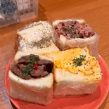 おチビサンド 4個(こんなにデカいサンドイッチは反則だ)