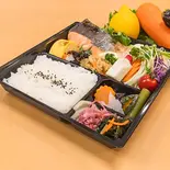 厚切り鮭の塩焼き膳 Thickly-Cut Salt-Grilled Salmon Meal（帝塚山リヴレゾンGoTo）