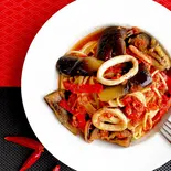 【激辛】烏賊と茄子とパプリカの激旨辛パスタ（辛い料理たくさん。旨辛・激辛・鬼辛・刺し辛。 Scoville lab 新中野店）