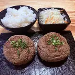 花より、ハンバーグ弁当(Wサイズ320g)※大盛ライス・サラダつき（花より、ハンバーグ。本店）