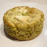 ピスタチオとホワイトチョコのスコーン（Bibury Tea Rooms SCONEHOLIC OZASA）