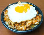 目玉付きチキンケバブ丼 R-サイズ Egg Topping chicken Kebab Don (Regular)（ザ・ヒマラヤン・テラス）