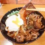 和牛ぼっかけアドル丼(カジュアル食堂 レスト アドル)