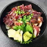 【数量限定】マグロ漬け丼 / Marinated Tuna Rice Bowl（【海鮮丼×焼肉弁当】よろず屋）