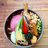 【当店人気No.1】もりもり野菜と煮込みチキンのカレー(スープカレーポニピリカ 下北沢店)