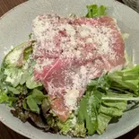 セルバチカと生ハムのグリーンサラダ（原価ビストロチーズプラス名古屋錦店）