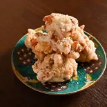 旨みの暴力！特性醤油唐揚げ(3個)（酒と肴 めから鱗）