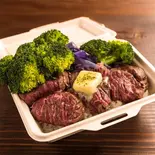 ブロッコリー バターステーキ丼(ミートイートアップ吉祥寺店)