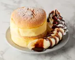 チョコバナナホイップスフレパンケーキ(2個付き)Chocolate Banana Souffle Pancake(しっとりパンケーキ 恋するスフレ 天神店)