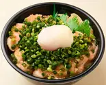 期間限定！ねぎたまサーモン塩ダレ丼⭐︎温玉別容器（魚丼 北千住本店）