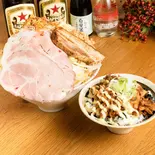 ランチサービス デカ盛り汁なし豚そばとミニ豚バラチャーシュー丼セット（ニク×ト×ソバ 本店）