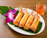 人気のエビ揚げ春巻き(2本)(Prawn fried spring roll)(タイ&インド 神楽坂エスニック CARAVAN SAPANA(キャラバンサパナ))