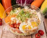 【タンパク質たっぷり】くるみ入り、スモークチキンサラダボウル（サラダ・サンドイッチ Vege Station）
