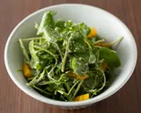 クレソンとキウイのシーザーサラダ(【お好み焼き】だしともんじゃ)