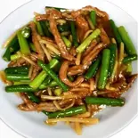 牛肉とニンニクの芽炒め（ニーハオ）