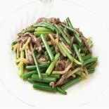 牛肉とニンニクの芽炒め（中華料理 華景園）