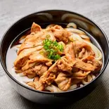 温玉付き釜玉肉うどん（讃岐うどん うどんの中本 中野本店）