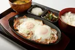豚バラ目玉焼き定食（しんぱち食堂 武蔵小山店）